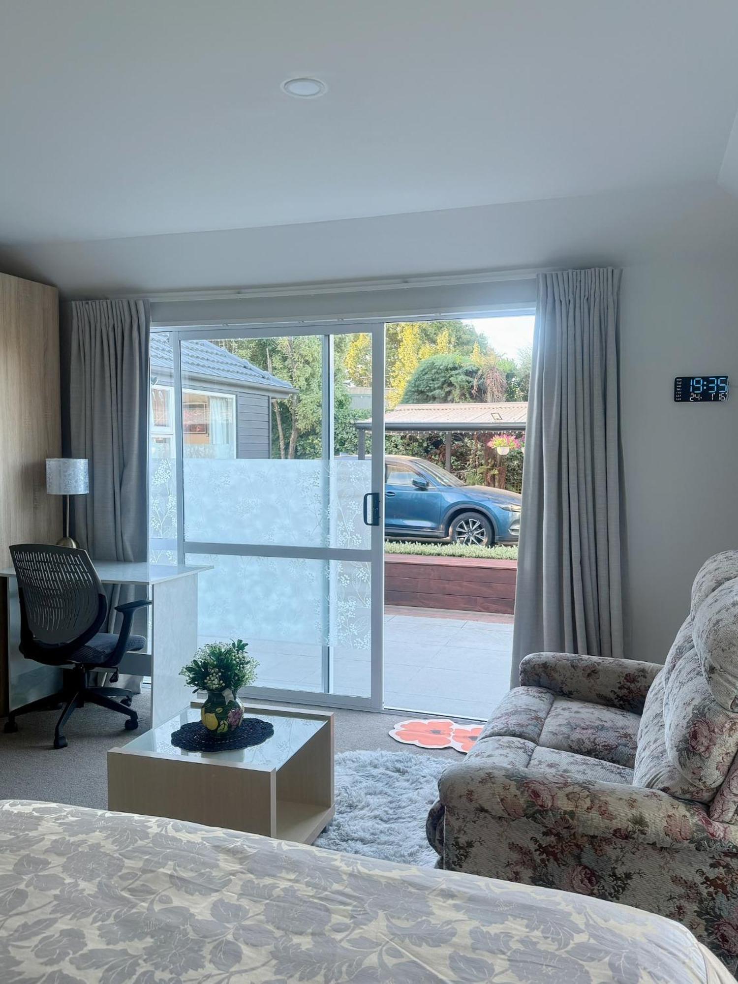 Cozy And Sunny Room Near City To Seapath Κράισττσερτς Εξωτερικό φωτογραφία
