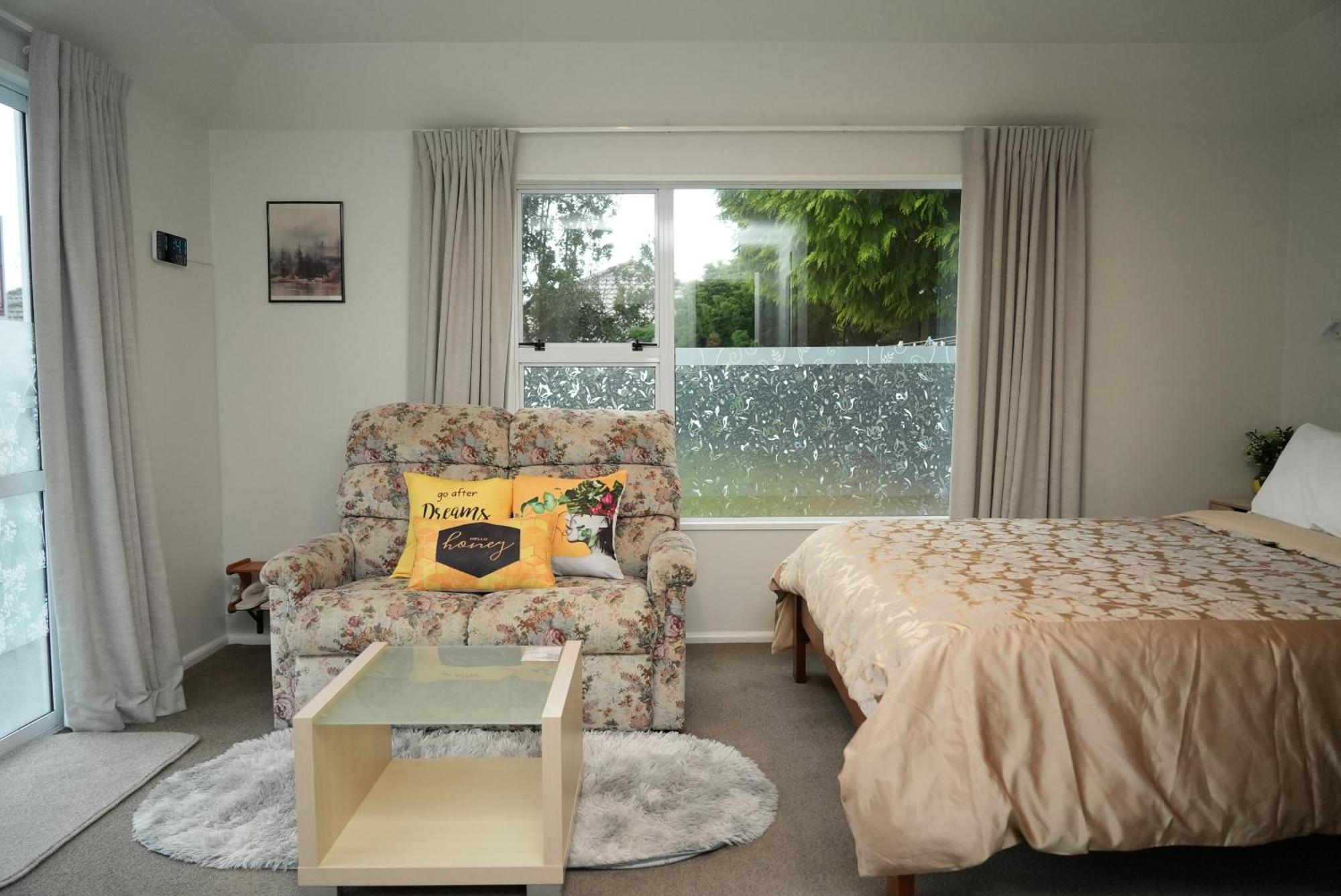 Cozy And Sunny Room Near City To Seapath Κράισττσερτς Δωμάτιο φωτογραφία
