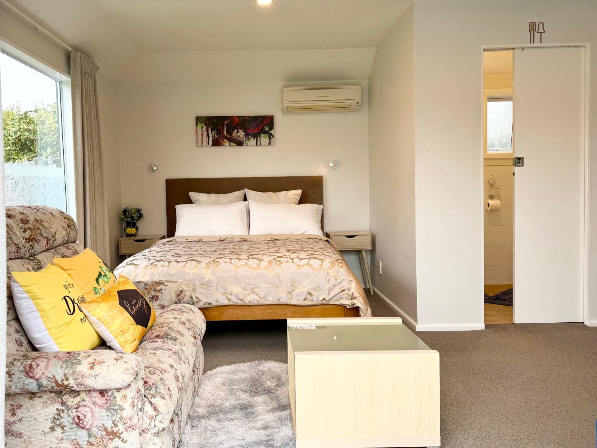 Cozy And Sunny Room Near City To Seapath Κράισττσερτς Εξωτερικό φωτογραφία