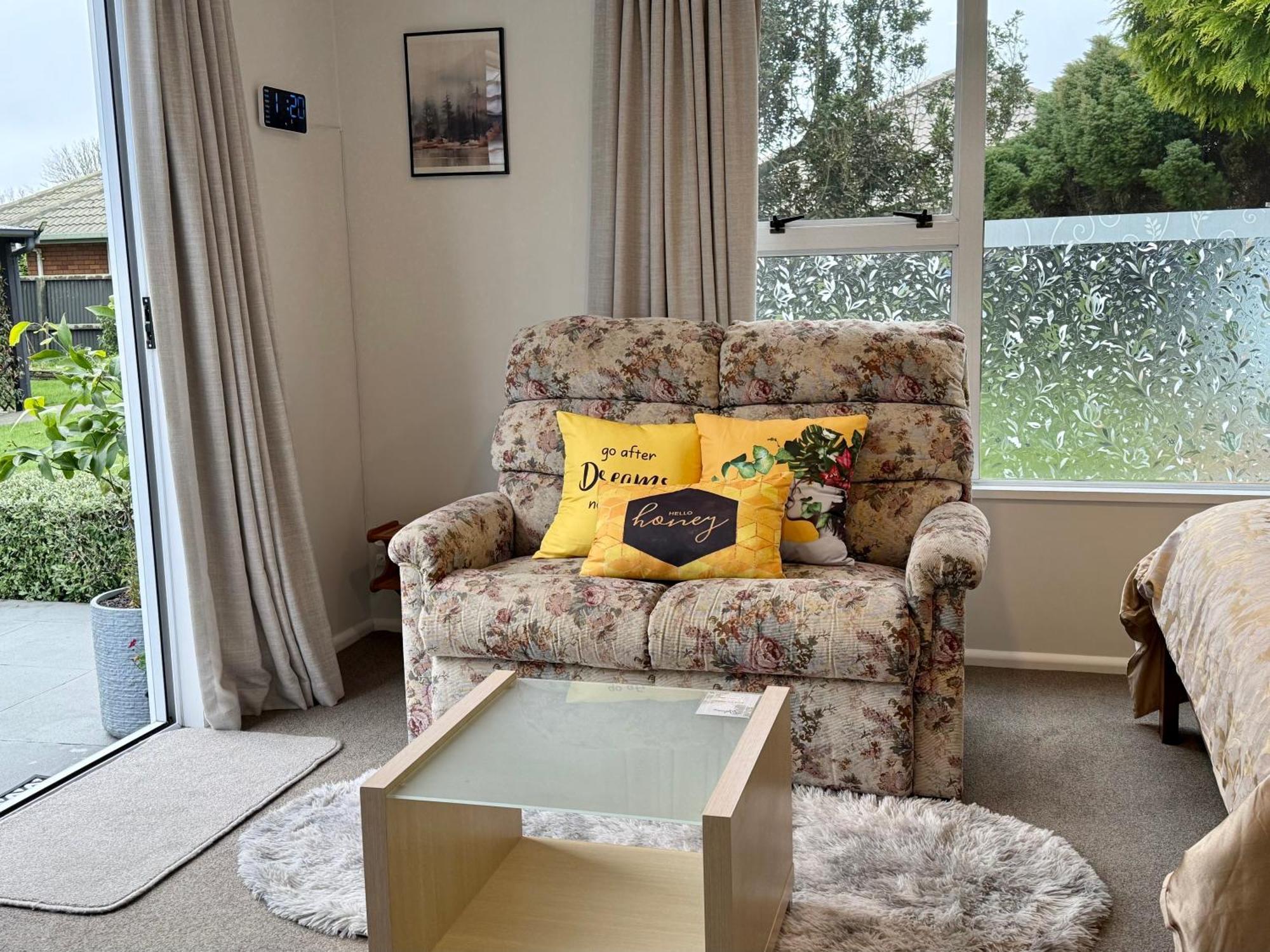 Cozy And Sunny Room Near City To Seapath Κράισττσερτς Εξωτερικό φωτογραφία